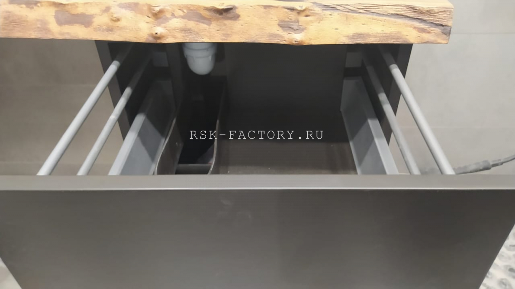 Подвесная тумба в ванную со столешницей из карагача (3). Работы компании РСК Интерьер.