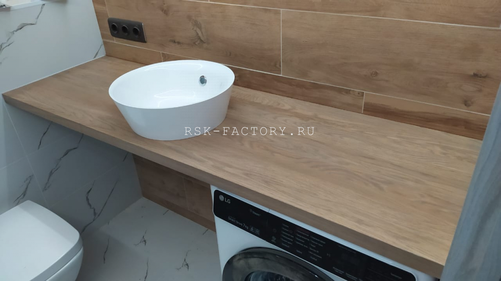 Столешница из дуба в ванную под раковину (1). Работы компании РСК Интерьер.