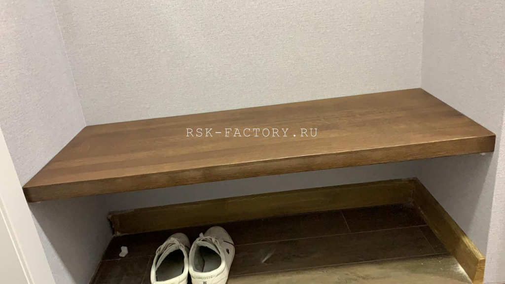 Полки из цельноламельного дуба в прихожую (3). Работы компании РСК Интерьер.