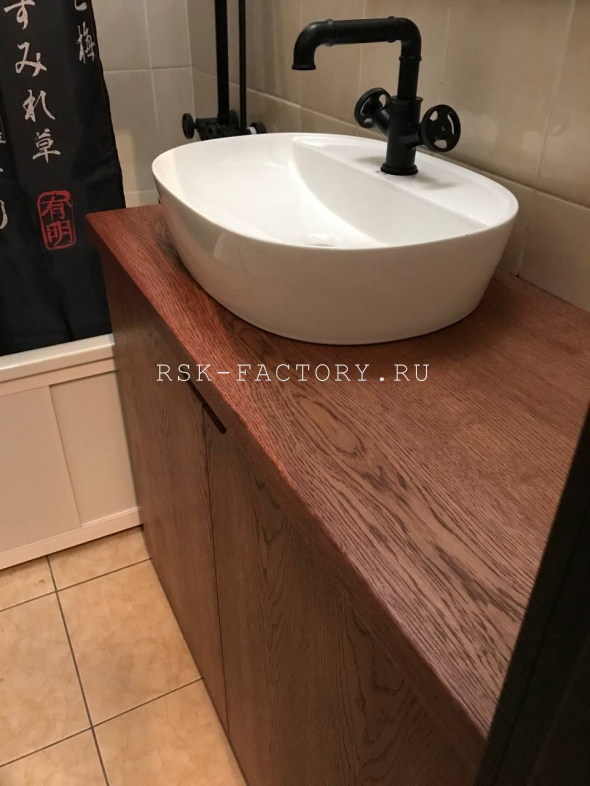 Тумба и зеркало из натурального дуба в ванную (4). Работы компании РСК Интерьер.