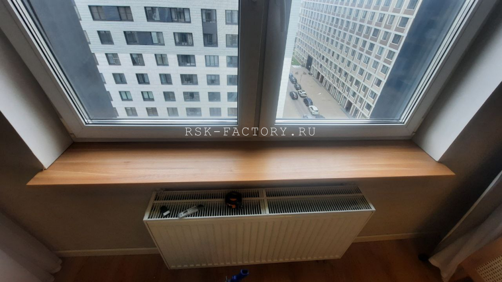 Подоконник из цельноламельного ясеня с ушками (1). Работы компании РСК Интерьер.